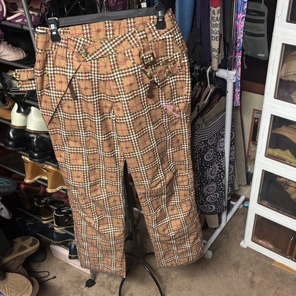 Women’s snowboard Pants in Brown and hot pink plaid